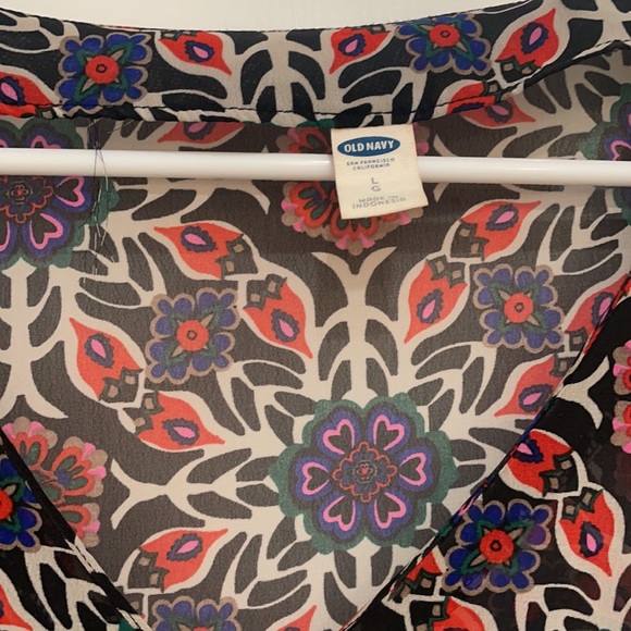 Old Navy blouse.  Size large - Picture 2 of 4
